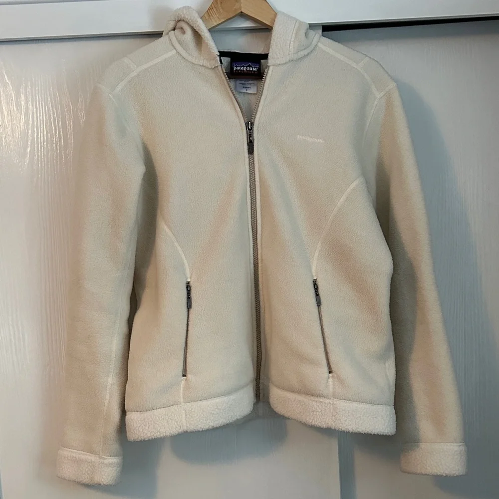 Patagonia Cropped Synchilla Cream Zip-Up Hooded Fleece - Picture 6 of 9